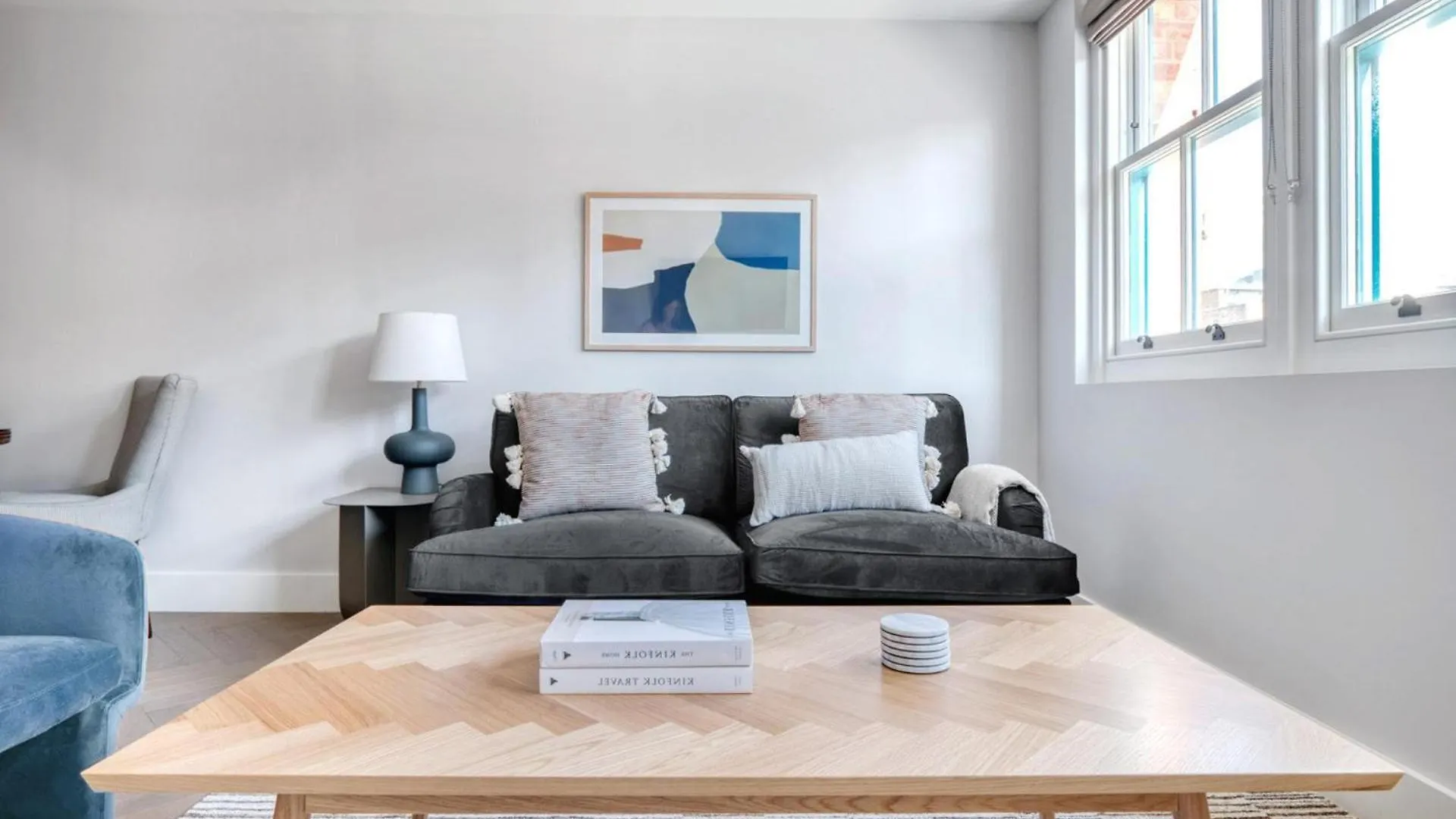 Impeccable 2-Bed Apartment In London contacts